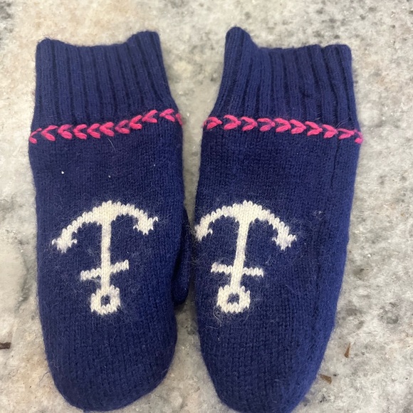 Vineyard Vines Pink and Navy Whale Hat and Mittens - Picture 5 of 7